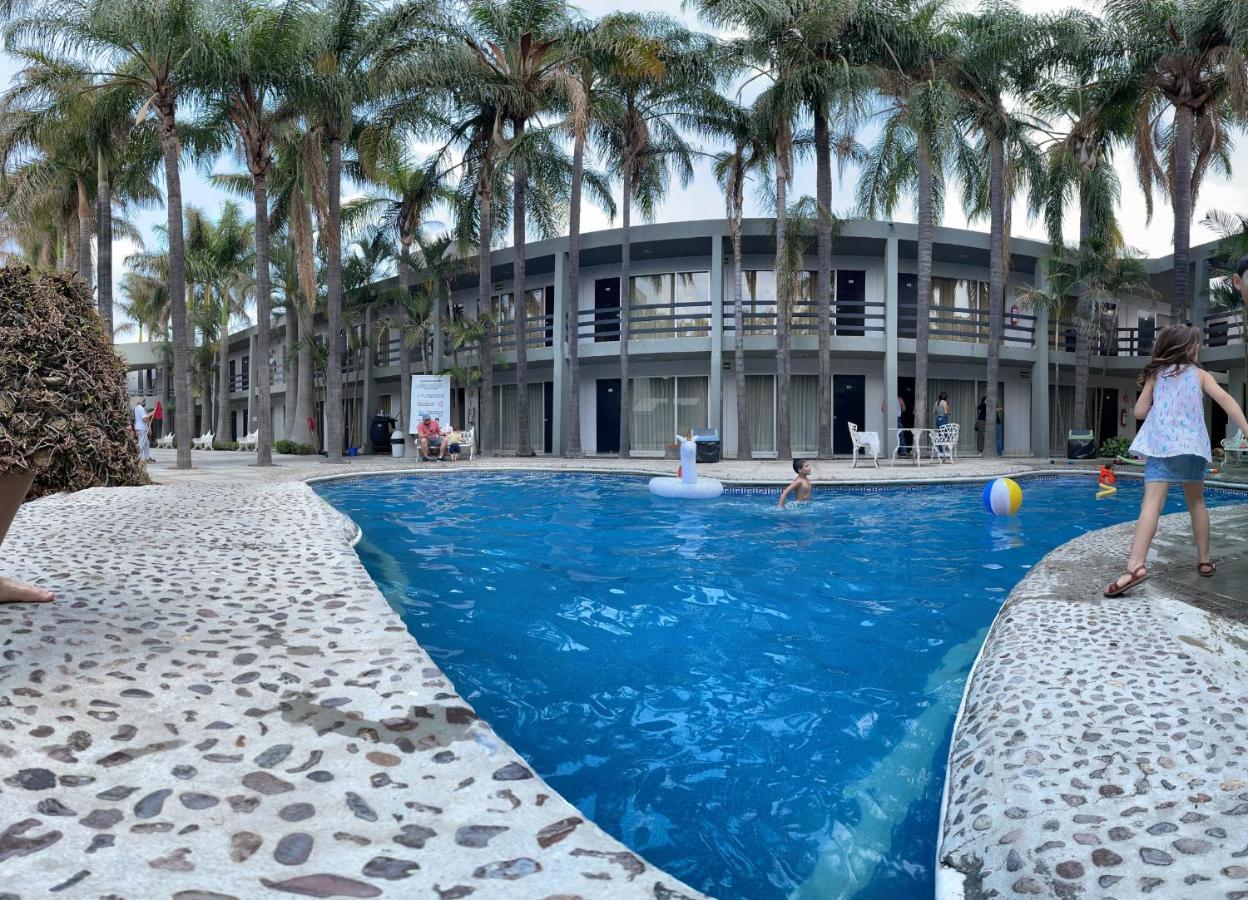 Hotel Suites Del Real Zapopan Luaran gambar